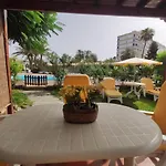 Semesterbostad Lovely 2 Bedroom With Parking