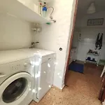 Lovely 2 Bedroom With Parking *
