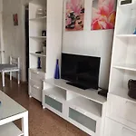 Lovely 2 Bedroom With Parking *