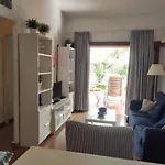 Lovely 2 Bedroom With Parking Semesterbostad