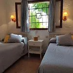 Lovely 2 Bedroom With Parking Semesterbostad