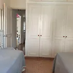 Lovely 2 Bedroom With Parking *
