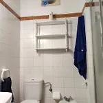 Semesterbostad Lovely 2 Bedroom With Parking