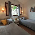 Semesterbostad Lovely 2 Bedroom With Parking