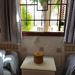 Semesterbostad Lovely 2 Bedroom With Parking *