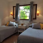 Semesterbostad Lovely 2 Bedroom With Parking