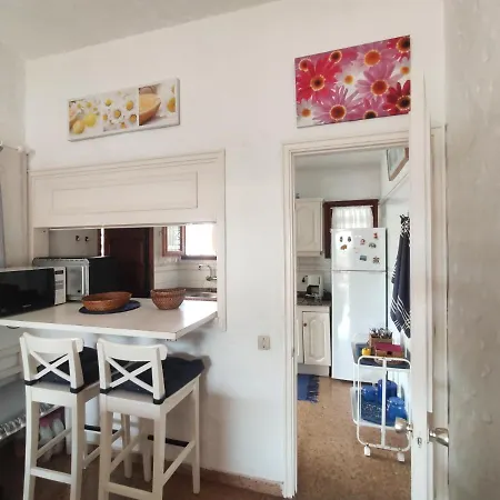 Lovely 2 Bedroom With Parking Feriehus