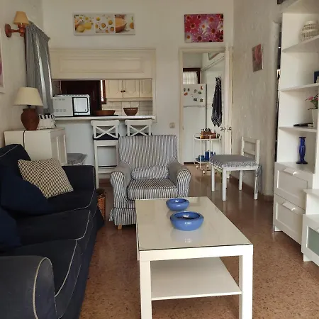Feriehus Lovely 2 Bedroom With Parking