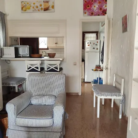 Lovely 2 Bedroom With Parking Feriehus