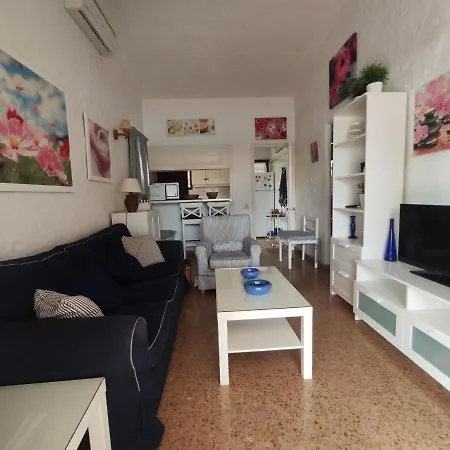 Feriehus Lovely 2 Bedroom With Parking *