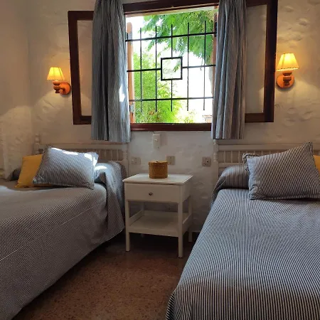 Lovely 2 Bedroom With Parking Feriehus
