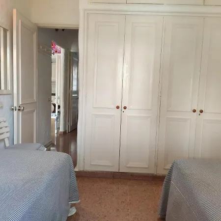 Lovely 2 Bedroom With Parking *