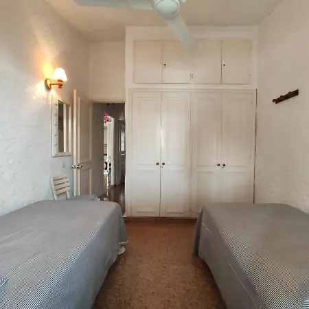 Lovely 2 Bedroom With Parking *