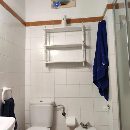 Feriehus Lovely 2 Bedroom With Parking