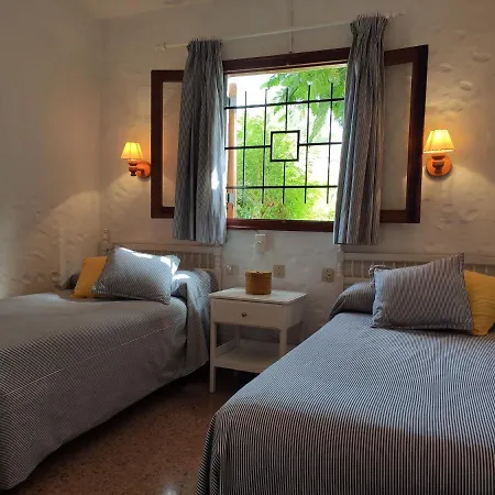Feriehus Lovely 2 Bedroom With Parking