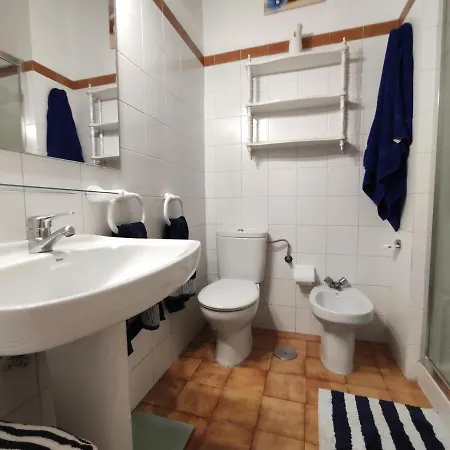 Lovely 2 Bedroom With Parking
