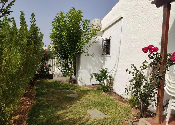 Lovely 2 Bedroom With Parking