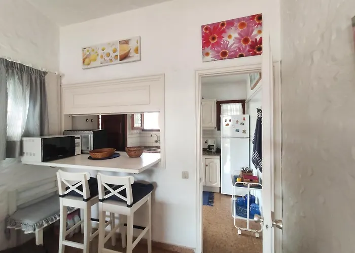Lovely 2 Bedroom With Parking Hébergement de vacances
