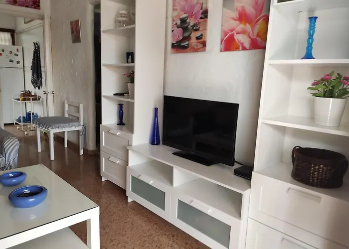 Lovely 2 Bedroom With Parking *
