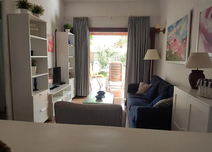 Lovely 2 Bedroom With Parking Hébergement de vacances